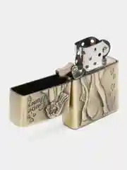 Горчичный зажигалка классическая бензиновая с рельефным рисунком