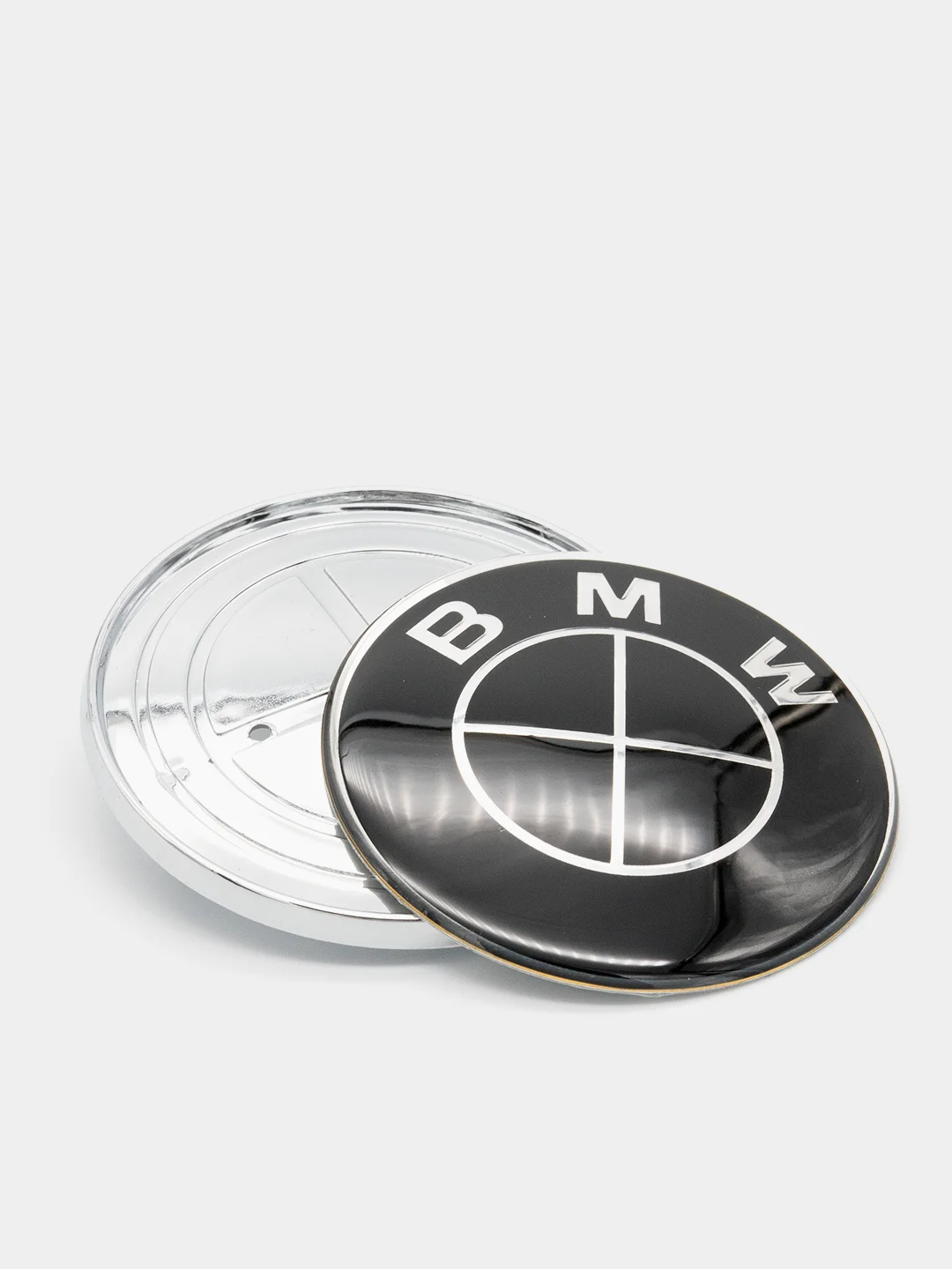 Угольный логотип BMW 74 мм, лакированный