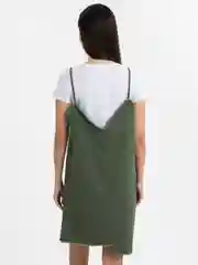 Зелёный хаки джинсовый сарафан с футболкой