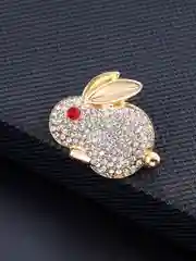 Брошь "Милый зайчик"