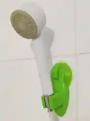 Салатовый держатель для душа на присоске
