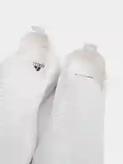 Молочный кроссовки женские