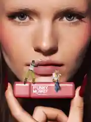 Помада для губ плюшевая Funky Monkey Plushy lipstick Тон 01 светло-розовый
