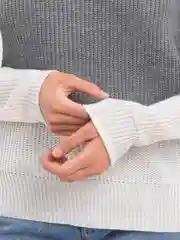 Разноцветный свитер женский