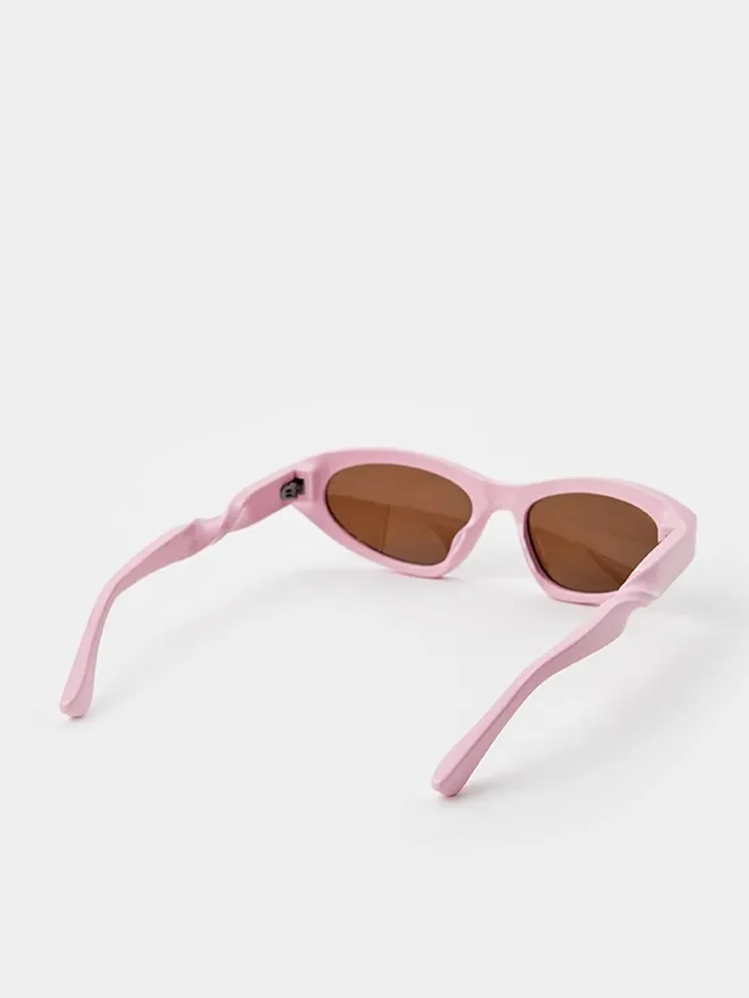 Розовый солнцезащитные очки Eyewear Twist в оправе кошачий глаз Итальянского дизайна