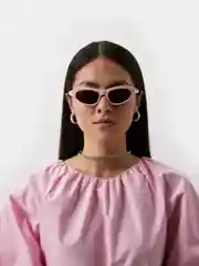 Розовый солнцезащитные очки Eyewear Twist в оправе кошачий глаз Итальянского дизайна