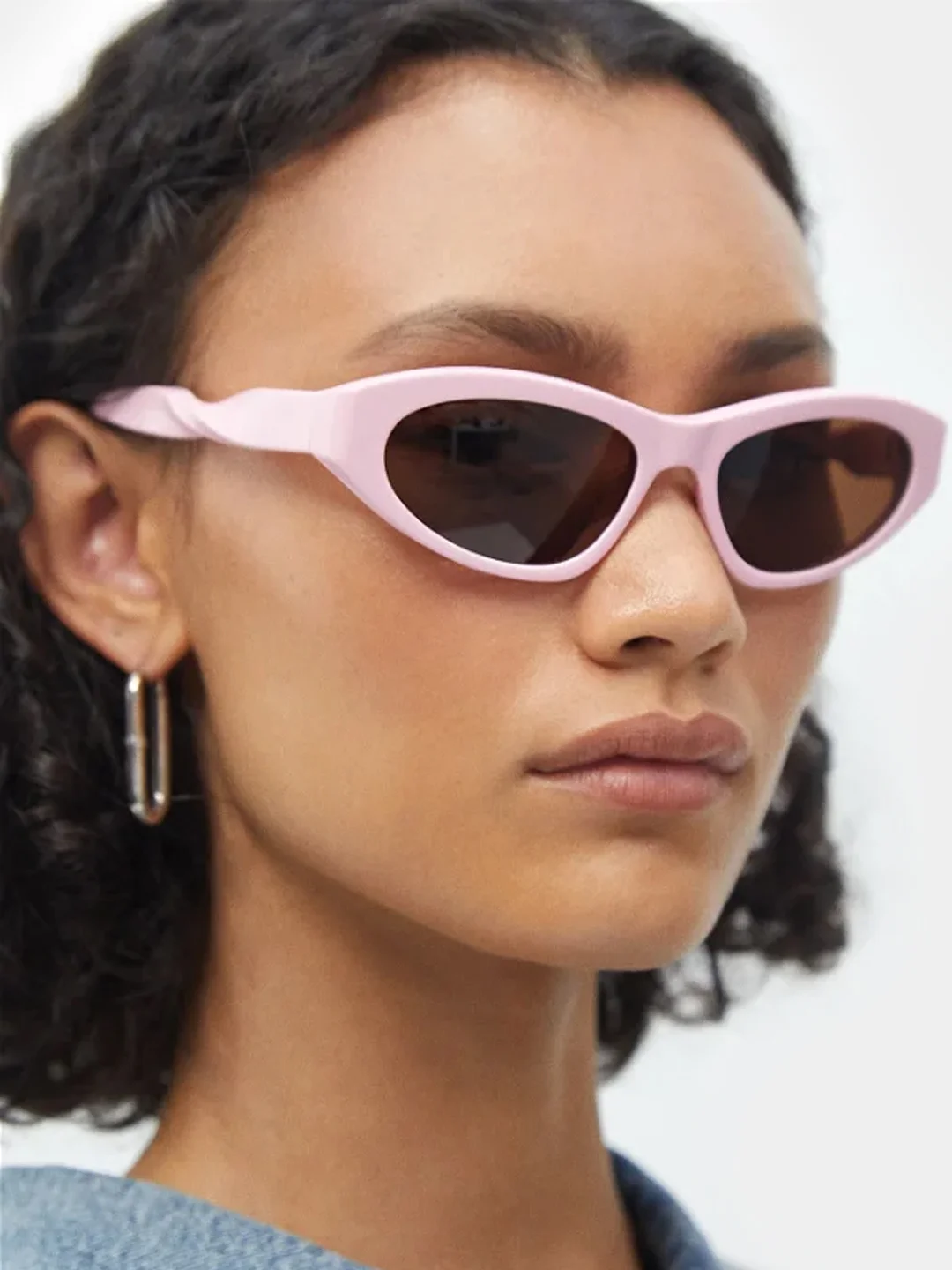 Черный солнцезащитные очки Eyewear Twist в оправе кошачий глаз Итальянского дизайна