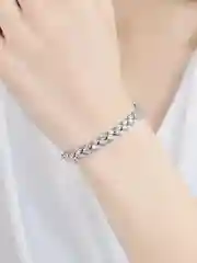 Серебряный браслет женский на руку со стразами