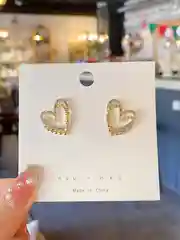 Золотой серьги женские сердечки