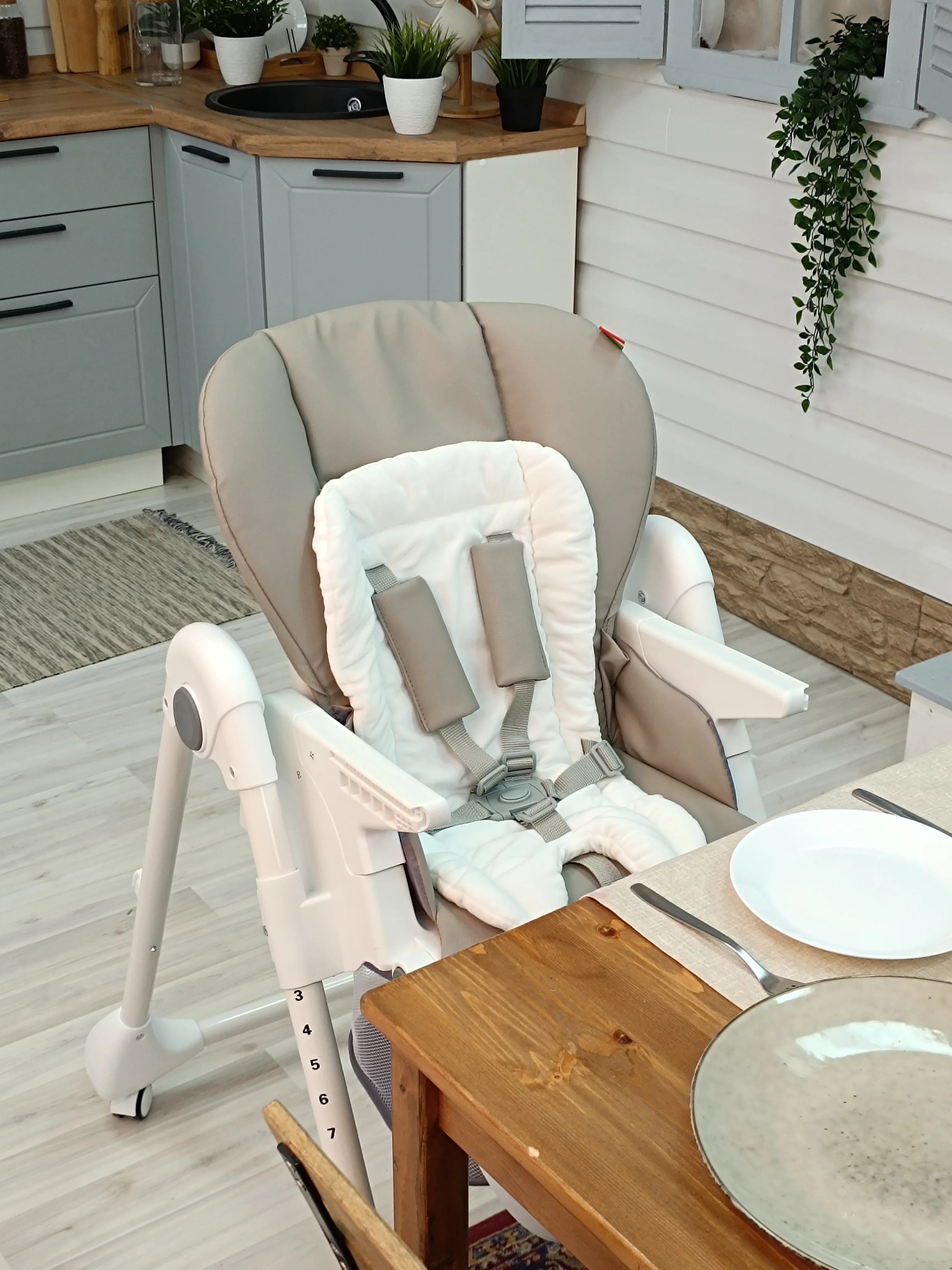 Детский стульчик для кормления BellaBaby B-003S, серый