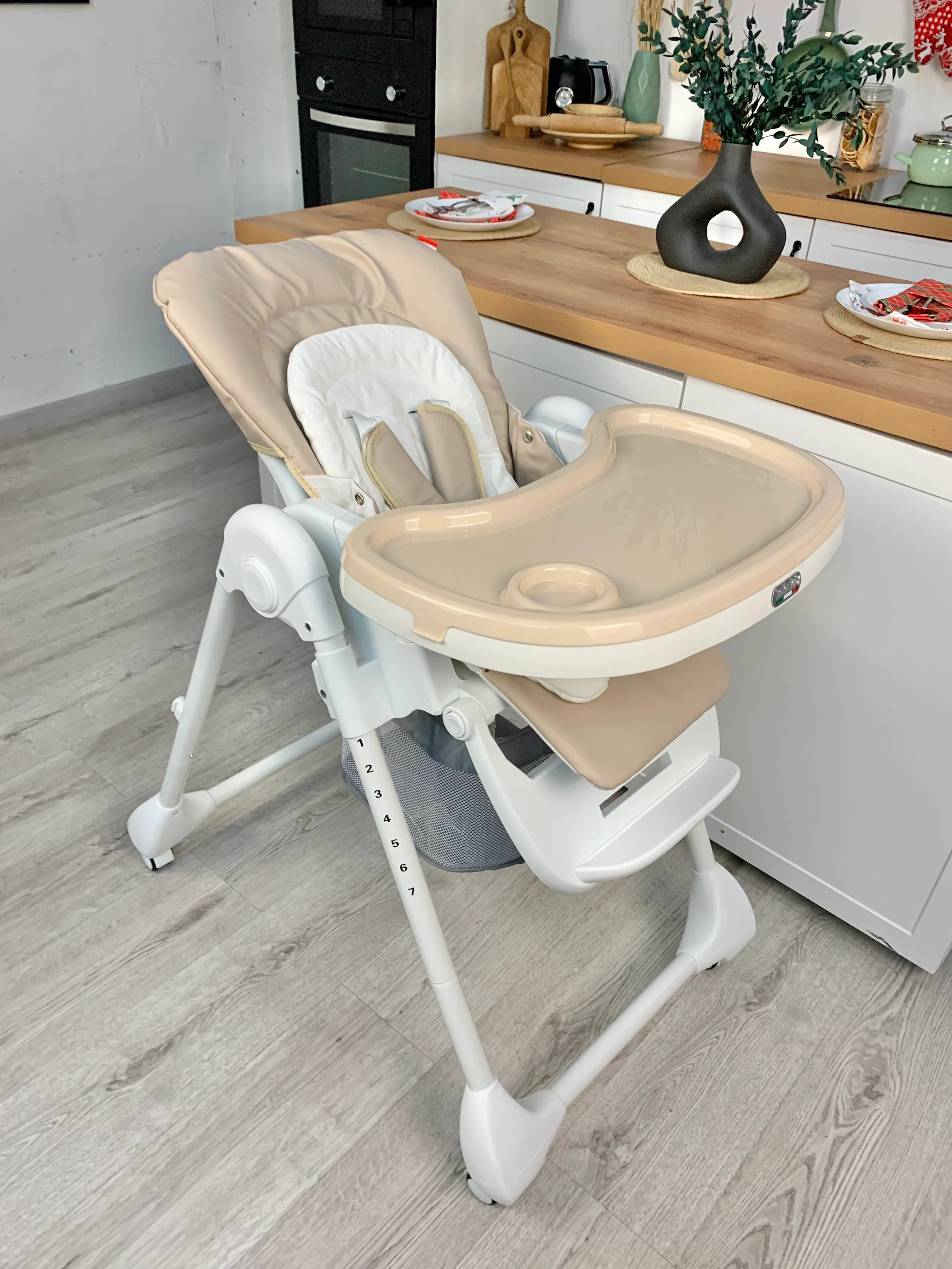 Детский стульчик для кормления BellaBaby B-003S бежевый