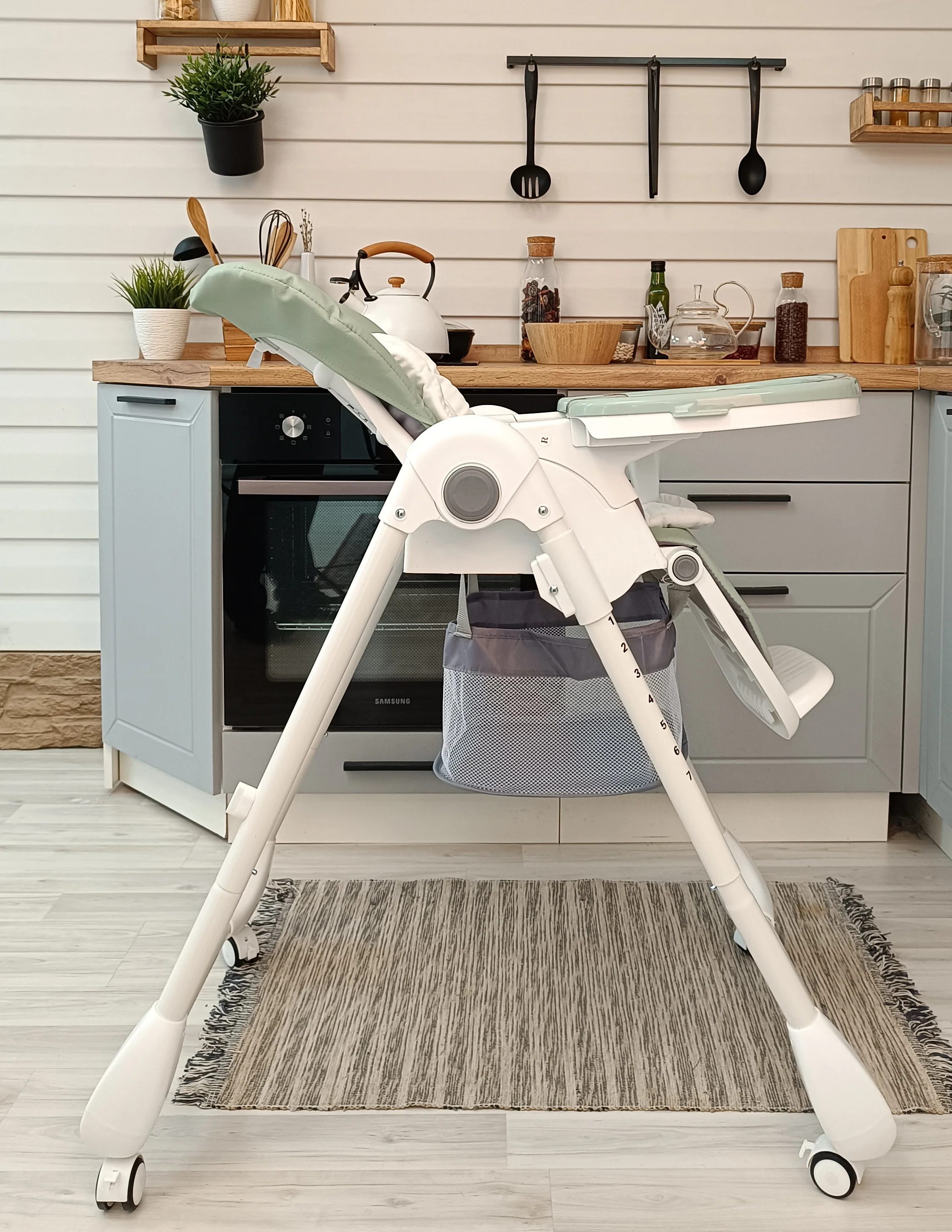 Детский стульчик для кормления BellaBaby B-003S зеленый