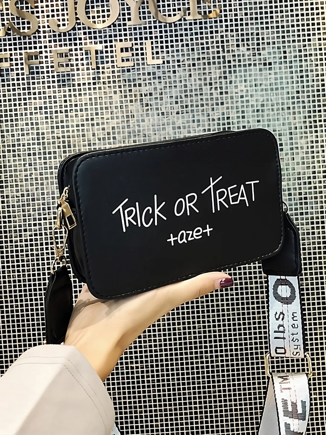 Черный сумка женская через плечо Trick or Treat, широкий ремень