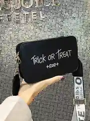 Черный сумка женская через плечо Trick or Treat, широкий ремень