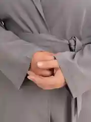 Серый костюм с шортами летний