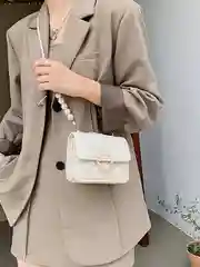 Молочный сумка женская, через плечо, из экокожи, с жемчугом