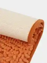 Оранжевый коврик для ванны