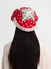 Красный берет женский