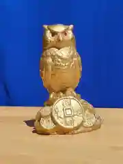 Золотой сова на монетах фен шуй статуэтка