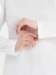 Белый лонгслив женский