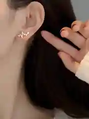 Серебряный женские маленькие серьги - пусеты "Молния"