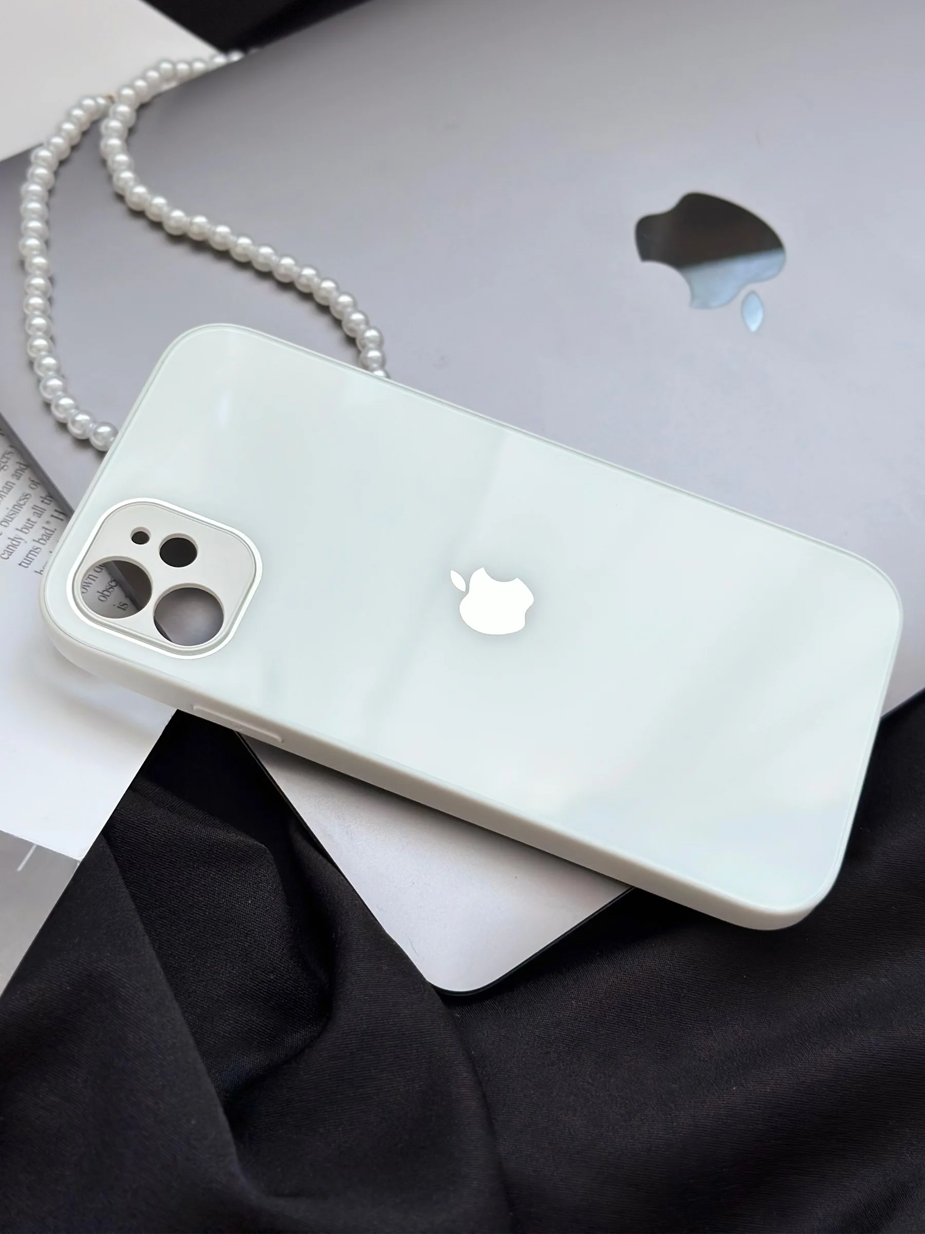 Белый чехол для iPhone 11, со стеклянной панелью и защитой камеры