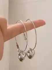 Серебряный женские серьги - кольца с подвесками в виде сердца