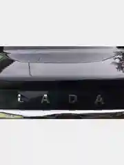 Красный орнамент-шильдик на багажник Lada Granta PRIORA