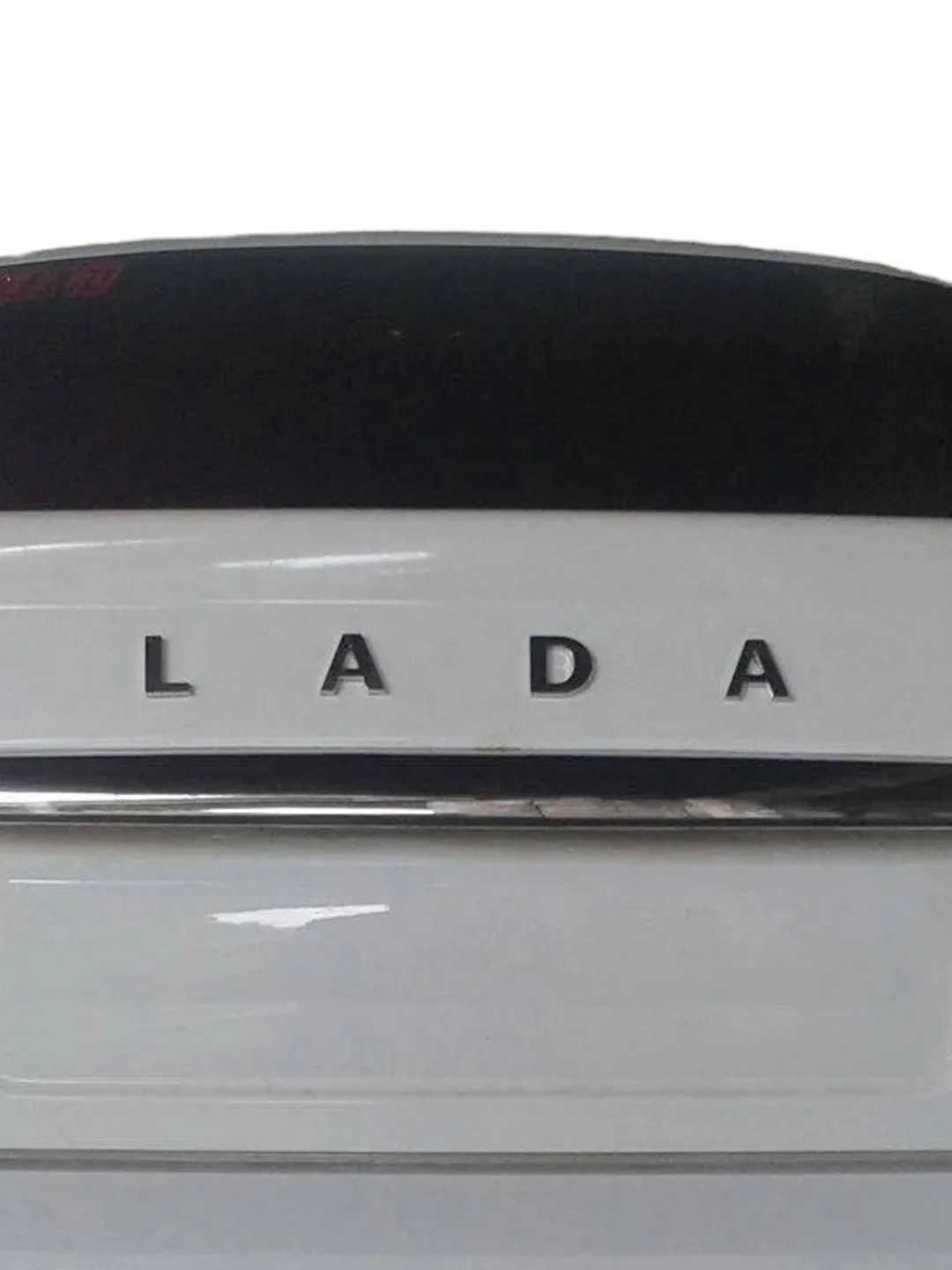 Черный орнамент-шильдик на багажник Lada Granta PRIORA