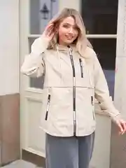 Ветровка женская