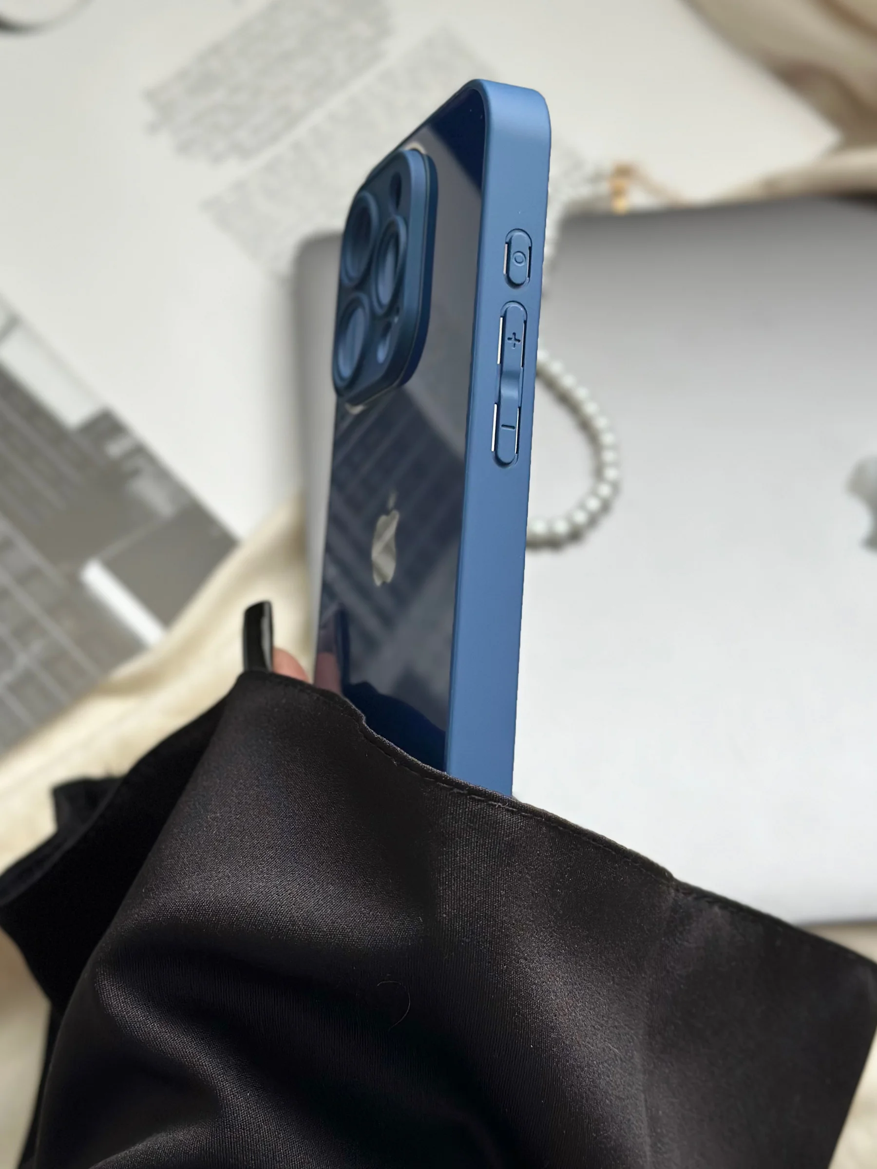 Синий чехол для iPhone 15, 15 Plus, 15 Pro, 15 Pro Max, со стеклянной панелью и защитой камеры