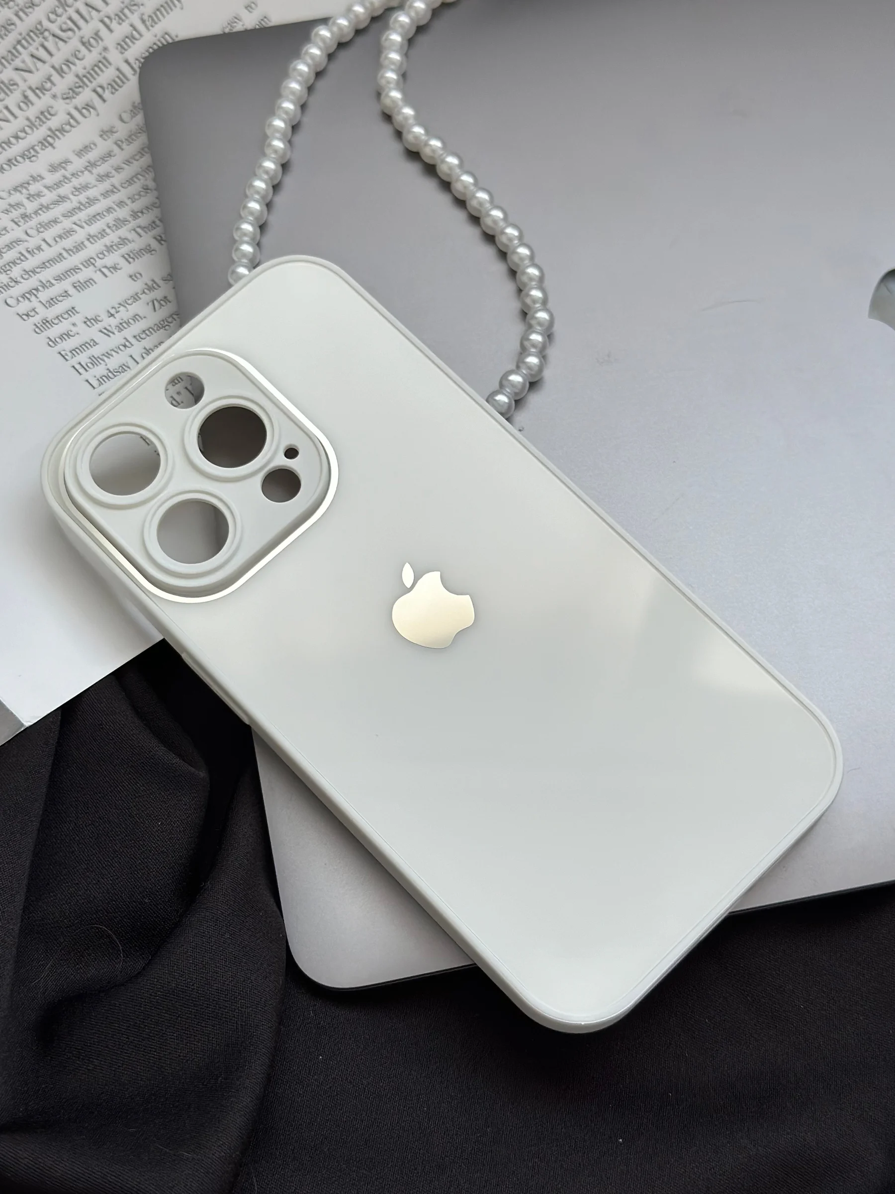 Белый чехол для iPhone 15, 15 Plus, 15 Pro, 15 Pro Max, со стеклянной панелью и защитой камеры