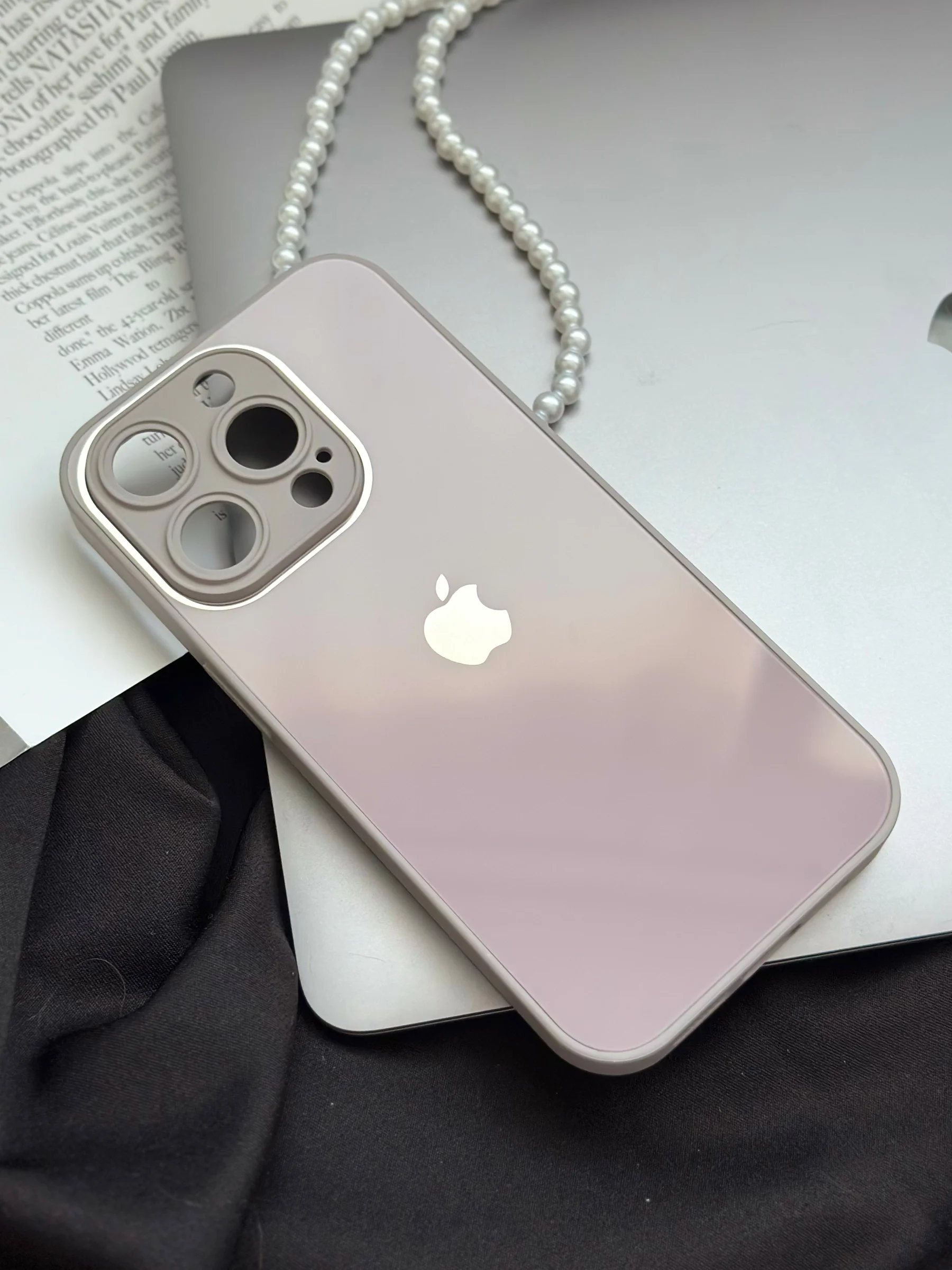 Бежевый меланж чехол для iPhone 15, 15 Plus, 15 Pro, 15 Pro Max, со стеклянной панелью и защитой камеры