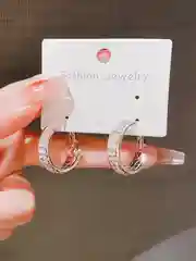 Серебряный женские серьги - кольца со стразами