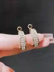 Серебряный женские серьги - кольца со стразами