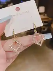 Женские серьги - подвески со стразами