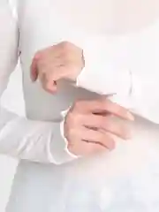 Белый лонгслив прозрачный