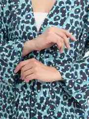 Костюм с шортами в пижамном стиле