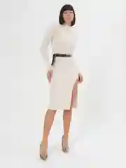 Белый платье трикотажное с поясом