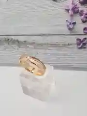 Золотой кольцо обручальное с камнем, двойное, с восьмеркой