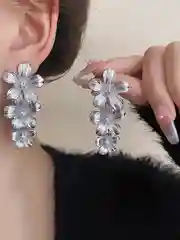 Женские длинные серьги - подвески с цветками