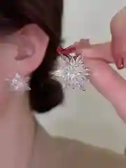 Женские серьги - гвоздики в виде цветка лотоса