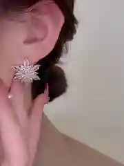 Женские серьги - гвоздики в виде цветка лотоса