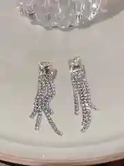 Женские серьги - кисточки со стразами