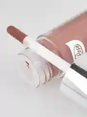 Светло-коричневый блеск для губ "PLUMP" лаковый финиш