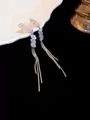 Женские серьги - подвески с цепочками и стразами