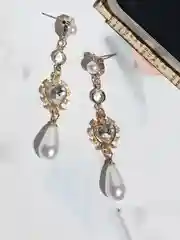 Женские серьги - подвески с жемчужными каплями