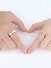 Парные кольца с камнем, обручальные
