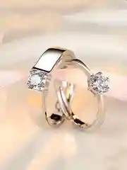 Парные кольца с камнем, обручальные