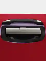 Алый чехол для чемодана